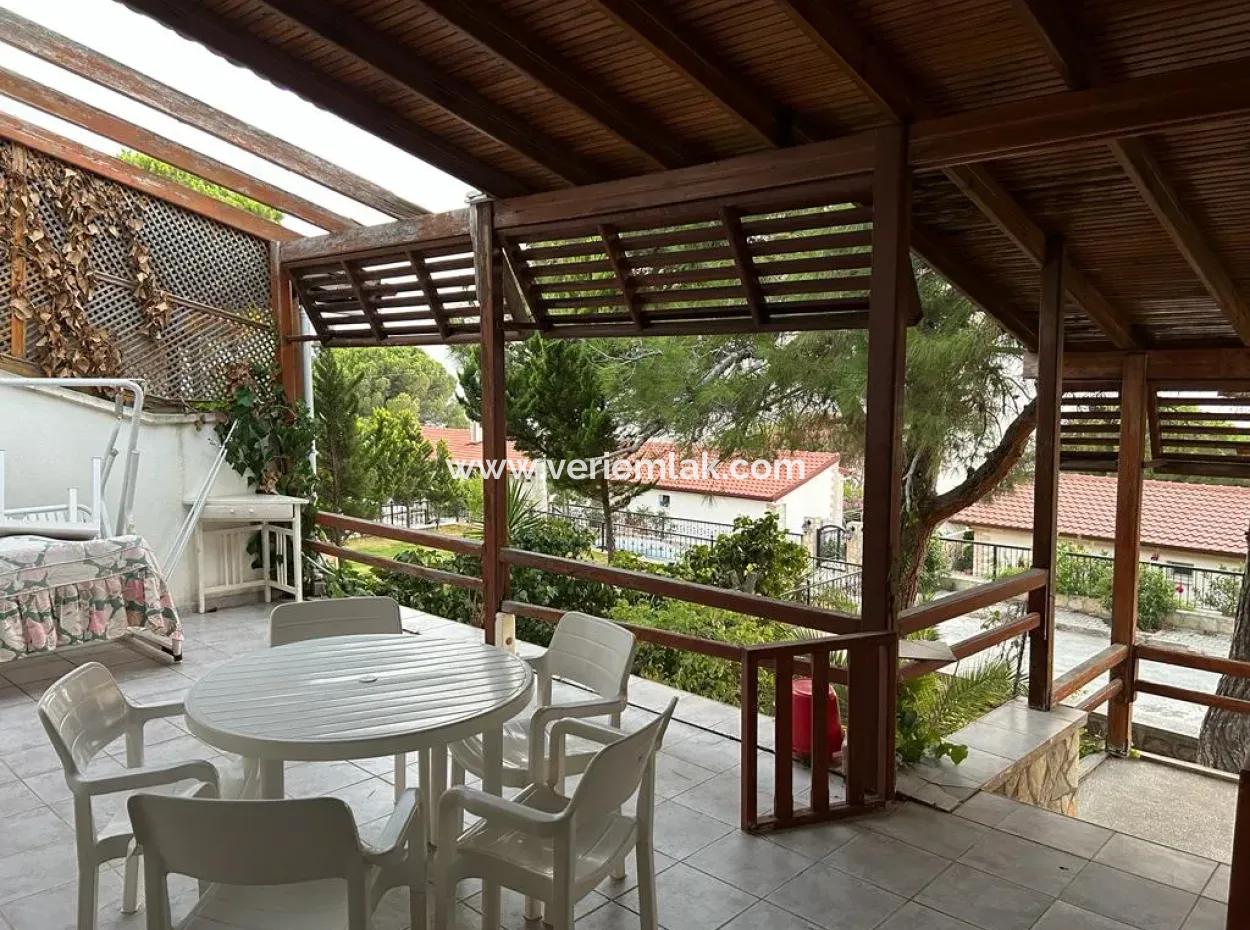 Bereit Zur Sitzung! Ferienhaus Mit Meerblick In Dogankent