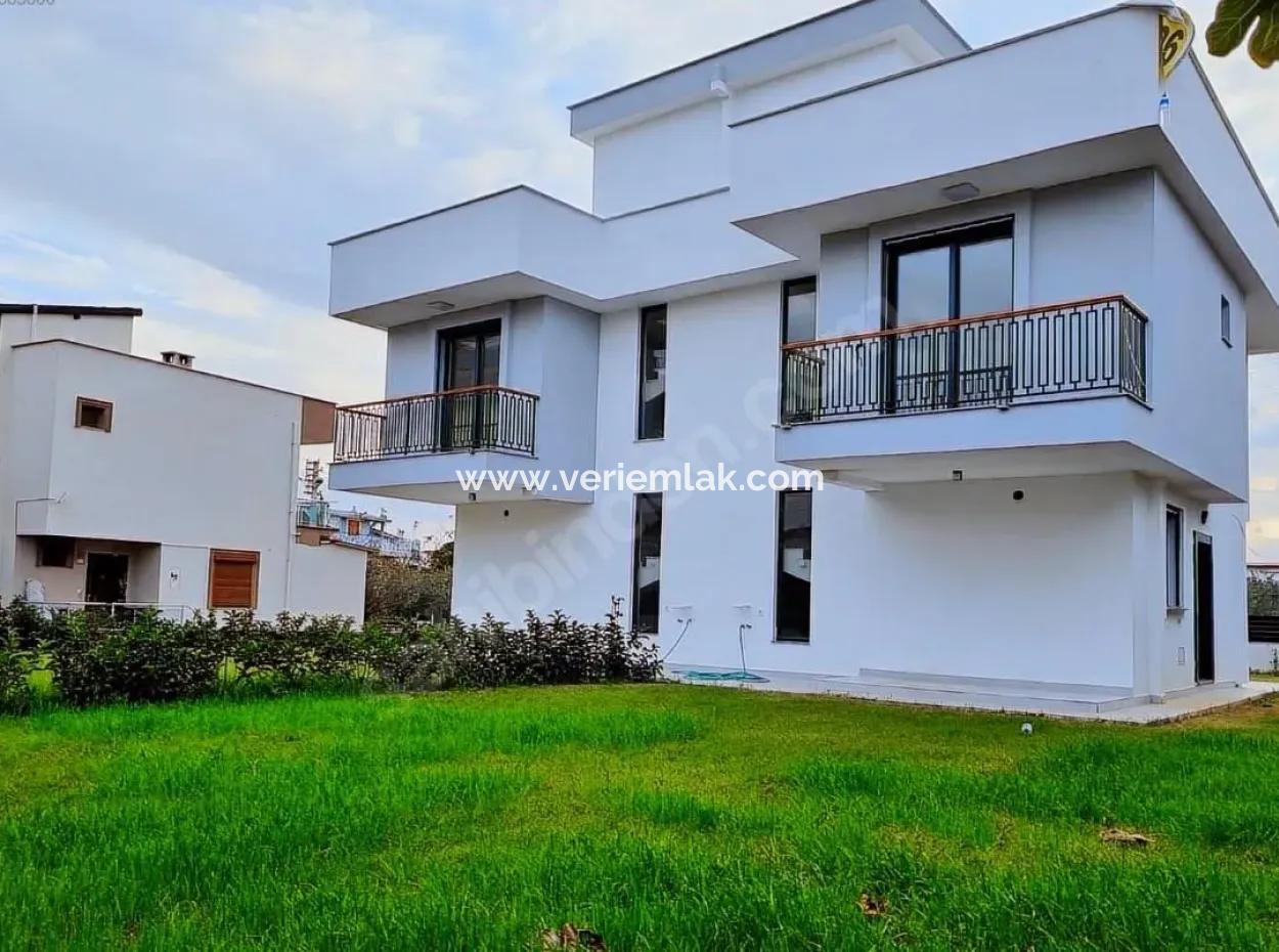 Einzigartige Freistehende Maisonette-Villa In Der Nähe Des Meeres In Seferihisar Akarca!