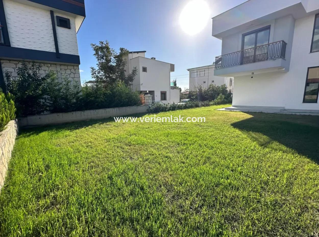 Einzigartige Freistehende Maisonette-Villa In Der Nähe Des Meeres In Seferihisar Akarca!