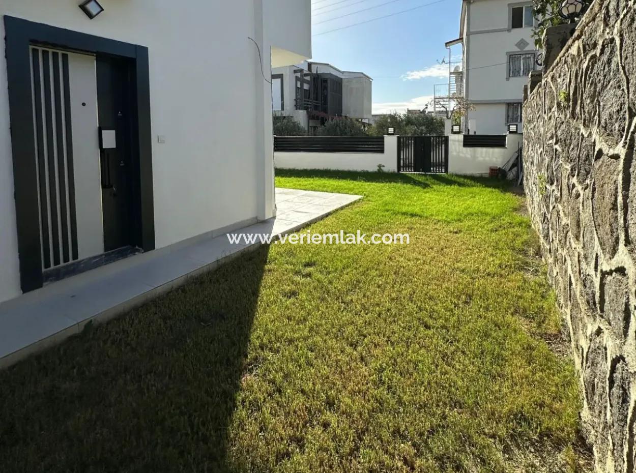 Einzigartige Freistehende Maisonette-Villa In Der Nähe Des Meeres In Seferihisar Akarca!