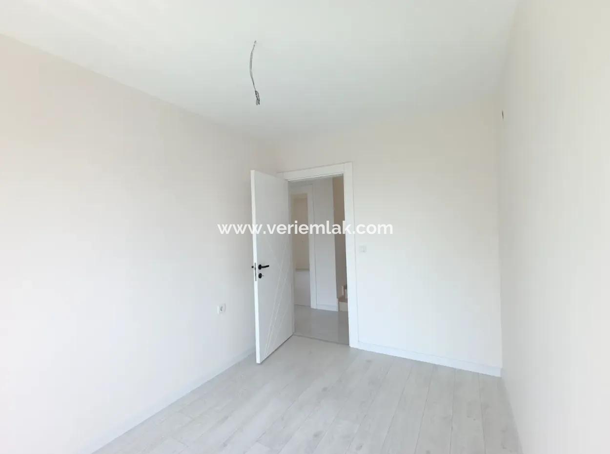 Einzigartige Freistehende Maisonette-Villa In Der Nähe Des Meeres In Seferihisar Akarca!