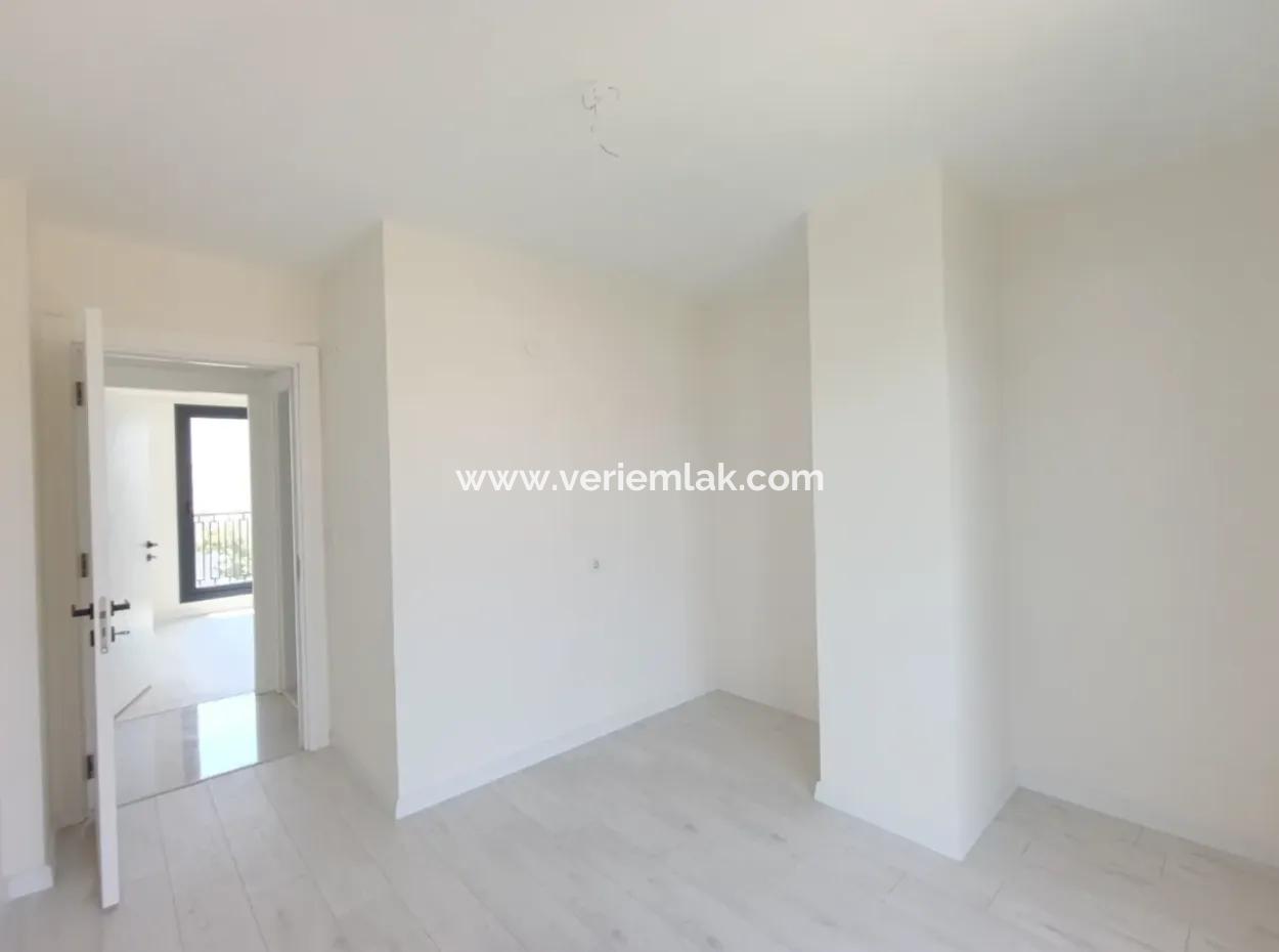 Einzigartige Freistehende Maisonette-Villa In Der Nähe Des Meeres In Seferihisar Akarca!