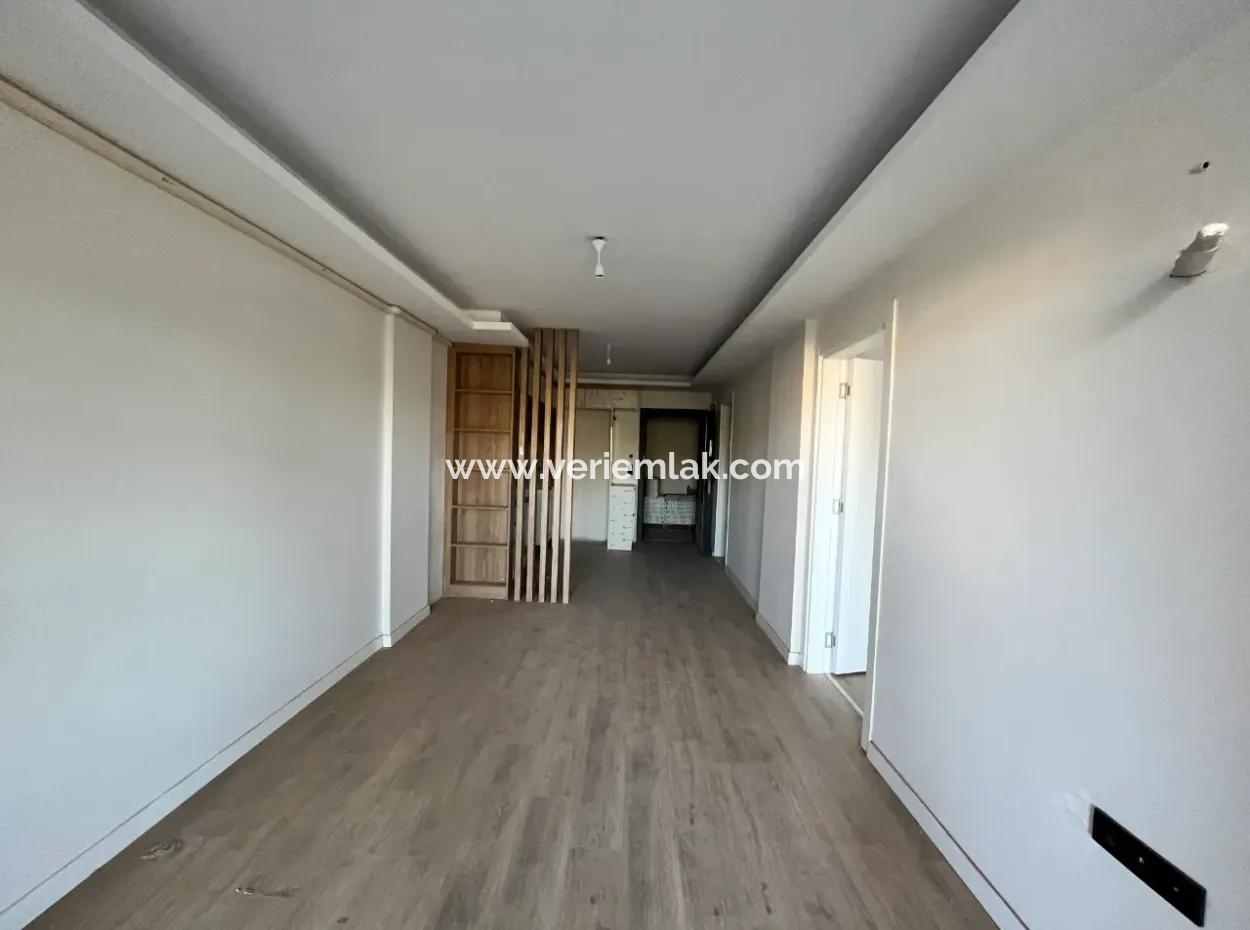 1 1,5 Wohnung Zum Verkauf An Der Straße Seferihisar-Kusadasi, In Einem Neubau Mit Großer Nutzungsfläche