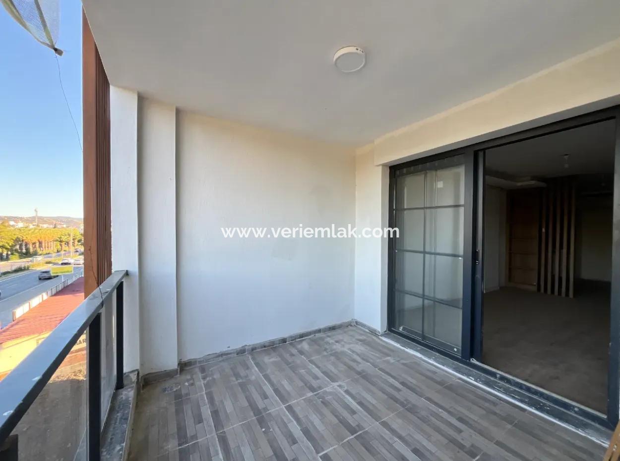 1 1,5 Wohnung Zum Verkauf An Der Straße Seferihisar-Kusadasi, In Einem Neubau Mit Großer Nutzungsfläche