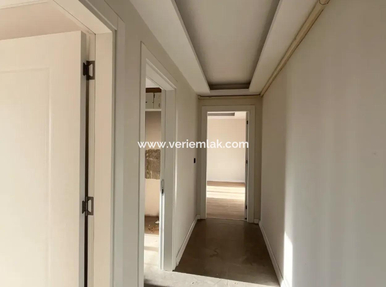 108 M² 2 1 Wohnung Zum Verkauf In Der Seferihisar-Kusadasi Road, Großer Balkon Und En-Suite Badezimmer