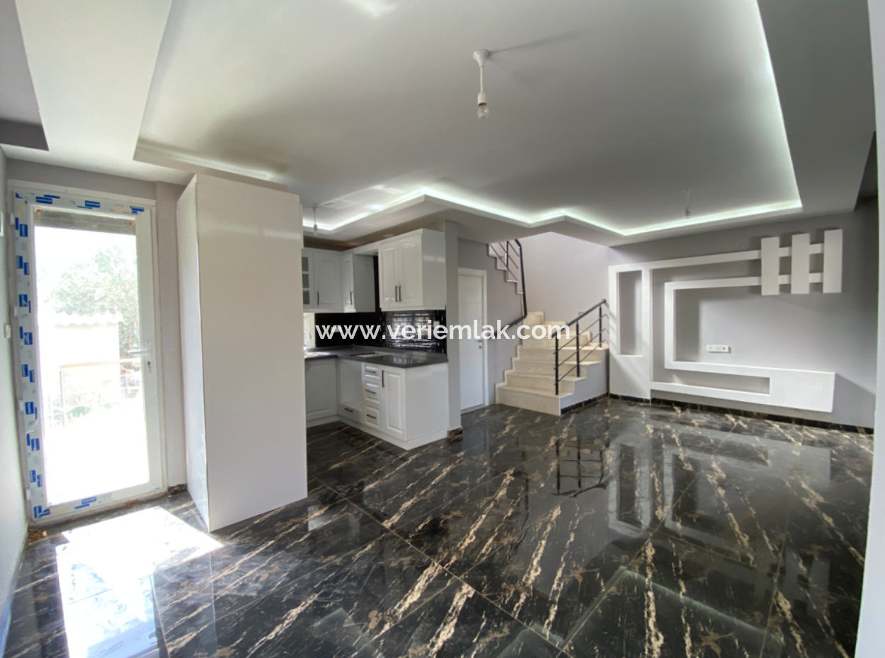 Neue Villa Zum Verkauf Mit Blick Auf Die Natur In Seferihisar Doğanbey