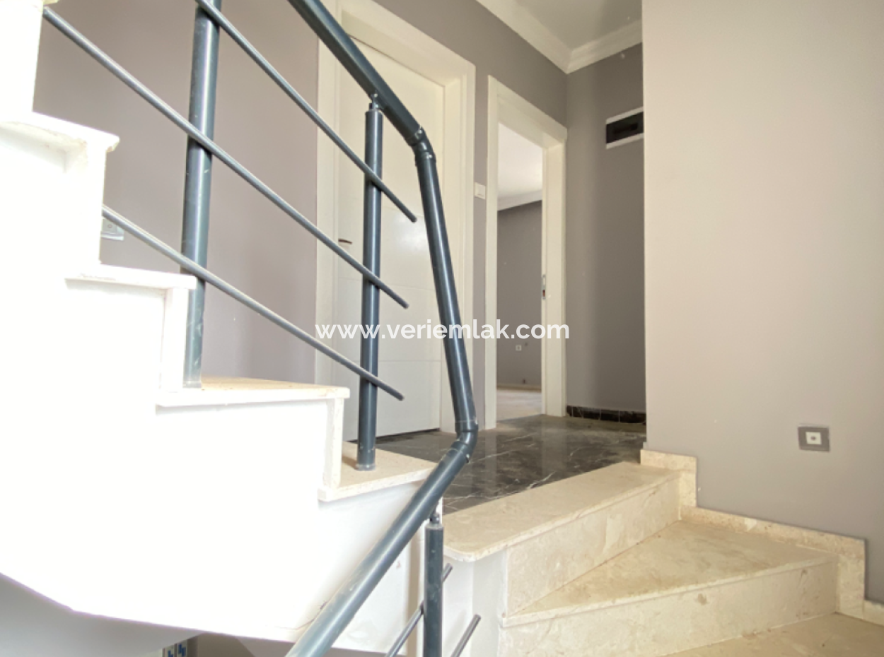 Neue Villa Zum Verkauf Mit Blick Auf Die Natur In Seferihisar Doğanbey