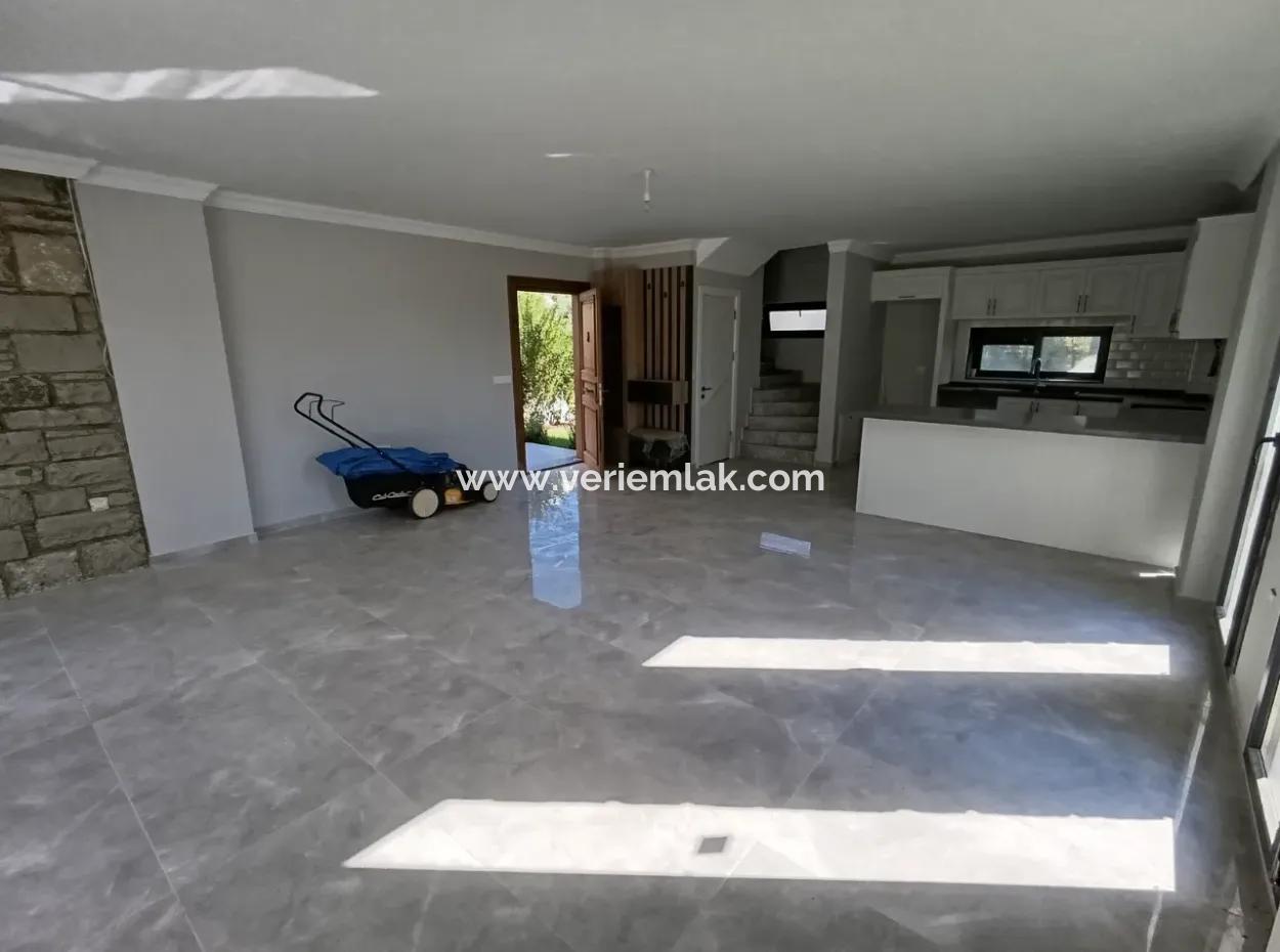 Luxuriöse Freistehende 4 1 Villa Erwartet Sie In Der Prestigeträchtigen Gegend Von Akarca, In Der Nähe Der Bora Bora Häuser!