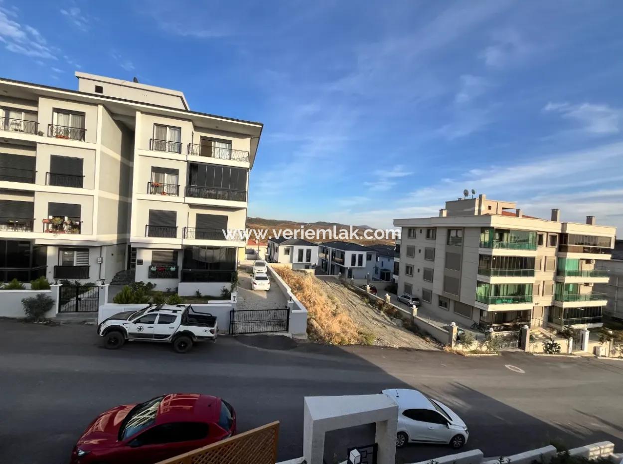 2 1 Brandneue Wohnung In Seferihisar Mit Separater Küche, Balkon Und 3 Einbausets!