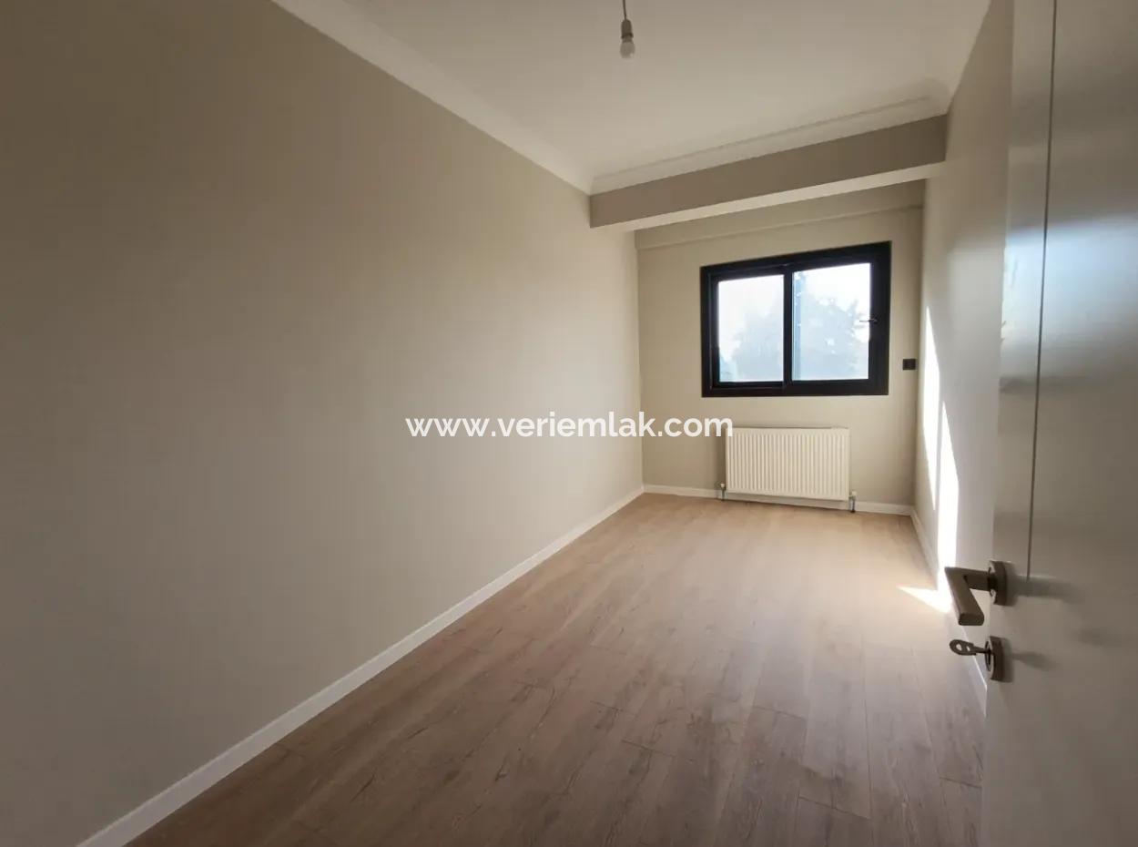 3 1 Geräumige Wohnung Im Zwischengeschoss In Seferihisar Camikebir Mit Garten, Pool Und Sicherheit!