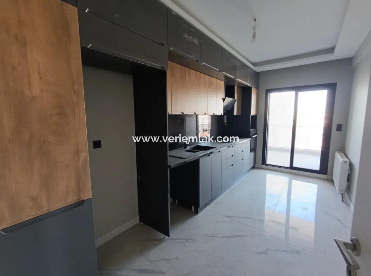 Helles Und Modernes 3-In-1-Apartment Mit Doppelbalkon In Der Kusadasi-Straße, Izmir