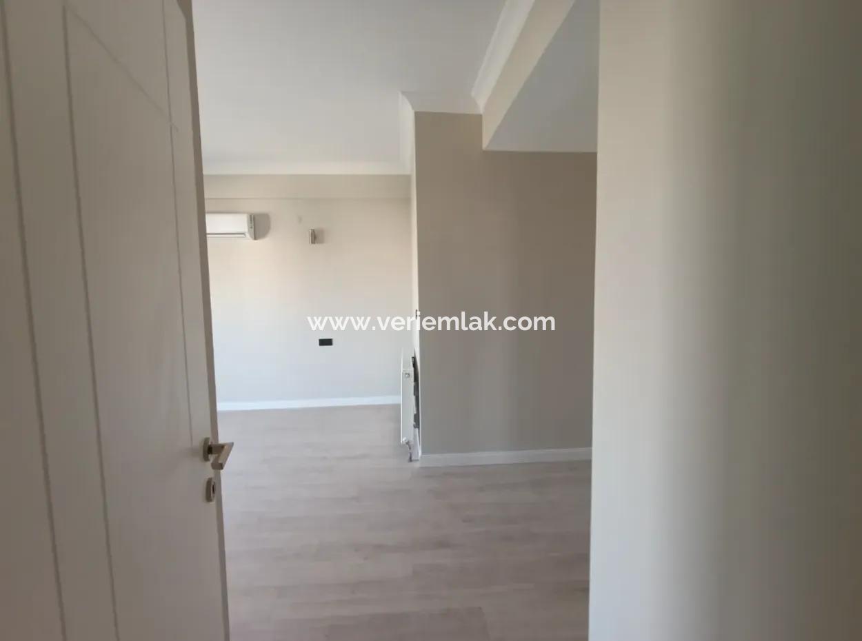 Helles Und Modernes 3-In-1-Apartment Mit Doppelbalkon In Der Kusadasi-Straße, Izmir