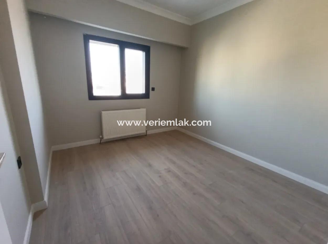 Helles Und Modernes 3-In-1-Apartment Mit Doppelbalkon In Der Kusadasi-Straße, Izmir