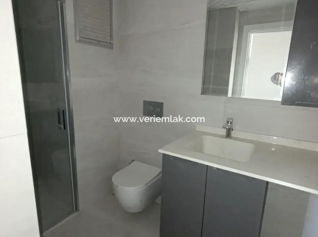 Helles Und Modernes 3-In-1-Apartment Mit Doppelbalkon In Der Kusadasi-Straße, Izmir