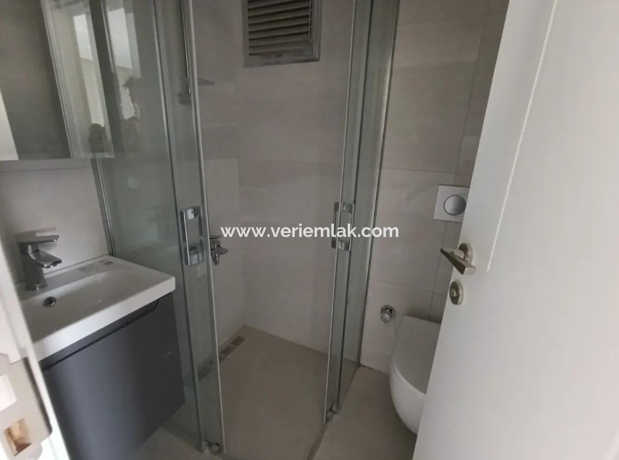 Helles Und Modernes 3-In-1-Apartment Mit Doppelbalkon In Der Kusadasi-Straße, Izmir