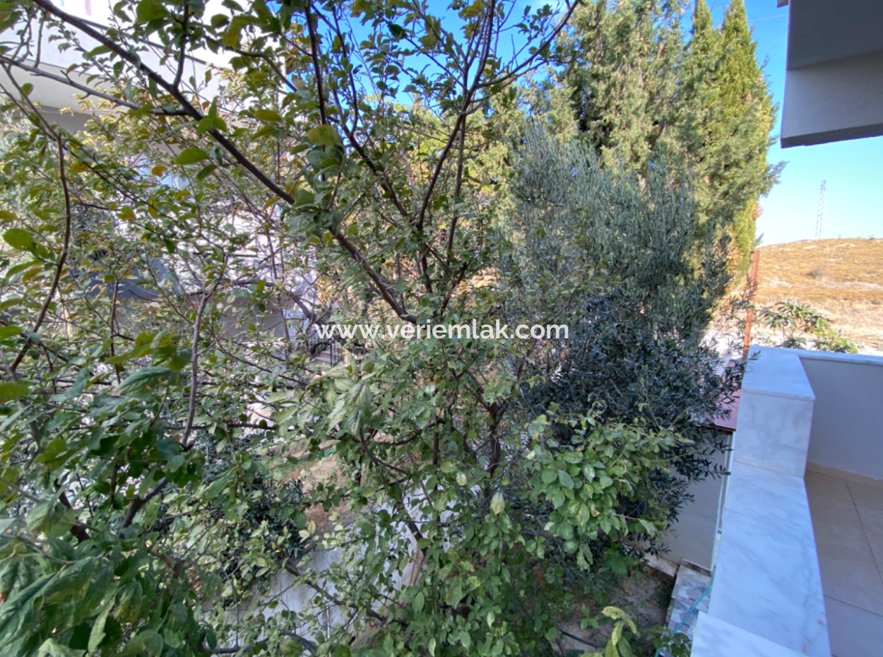 Seferihisar Çolakibrahim Bey Mah. Freistehende Villa Zum Verkauf Mit Grossem Garten