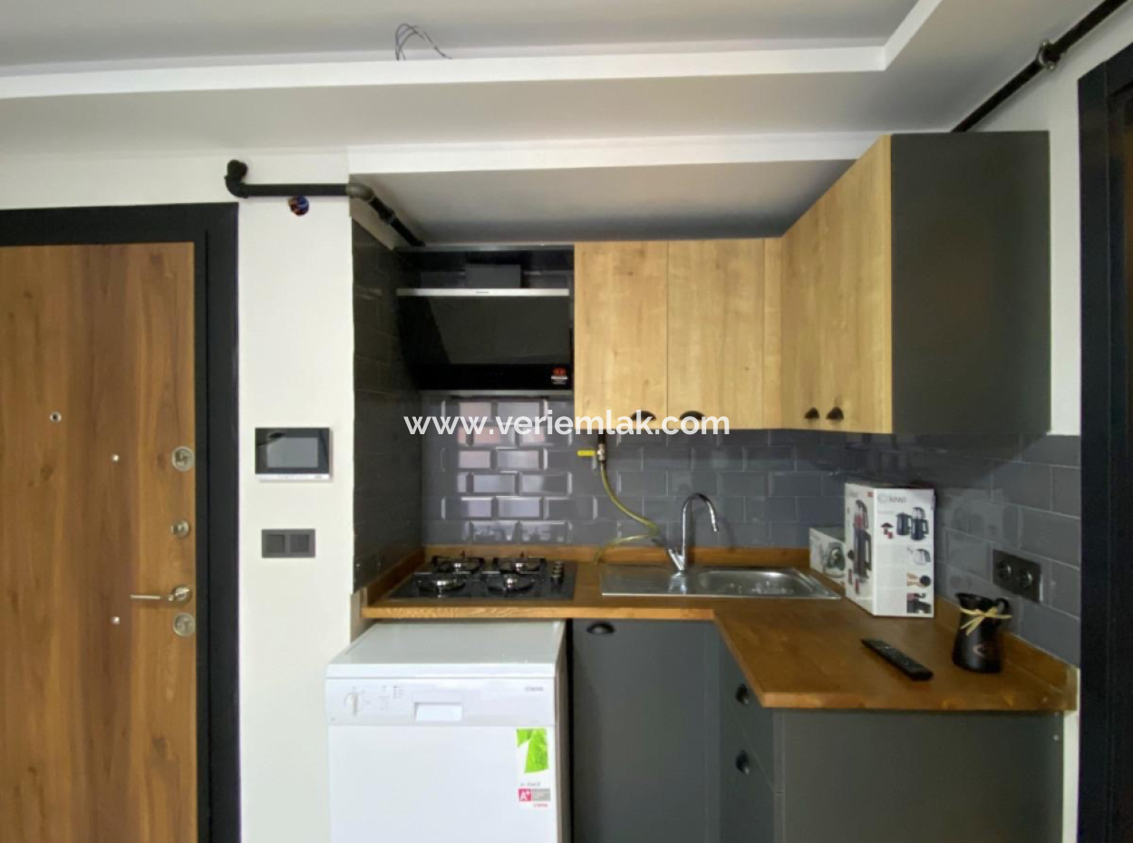 1 1 Wohnung Zum Verkauf In Einem Komplex Mit Pool In Seferihisar Gözsüzler Region