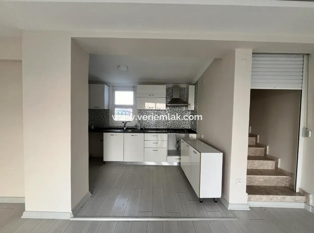 Villa Zu Verkaufen Im Stadtteil Seferihisar Düzce, Zentral Gelegen, Mit Großem Garten Und Terrasse