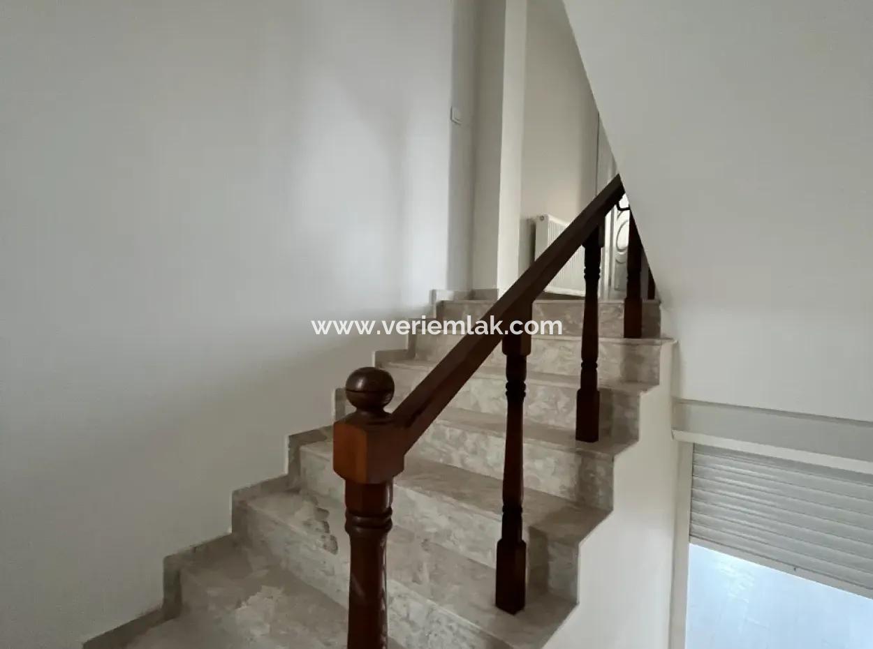 Villa Zu Verkaufen Im Stadtteil Seferihisar Düzce, Zentral Gelegen, Mit Großem Garten Und Terrasse