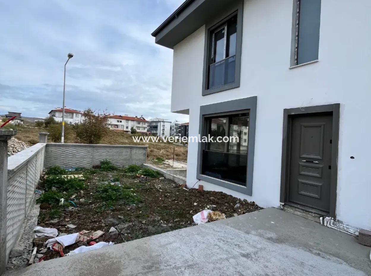 Eckparzelle 4 2 Luxusvilla In Seferihisar Gözsüzler!