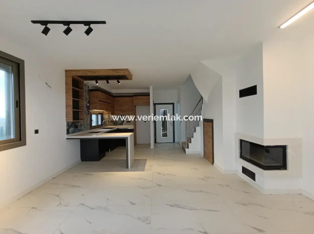 Villa Mit Kamin Und Meerblick In Seferihisar Akarca!