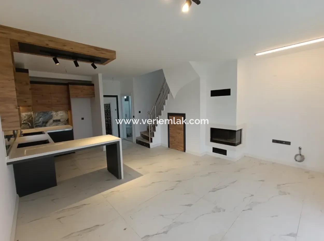 Villa Mit Kamin Und Meerblick In Seferihisar Akarca!