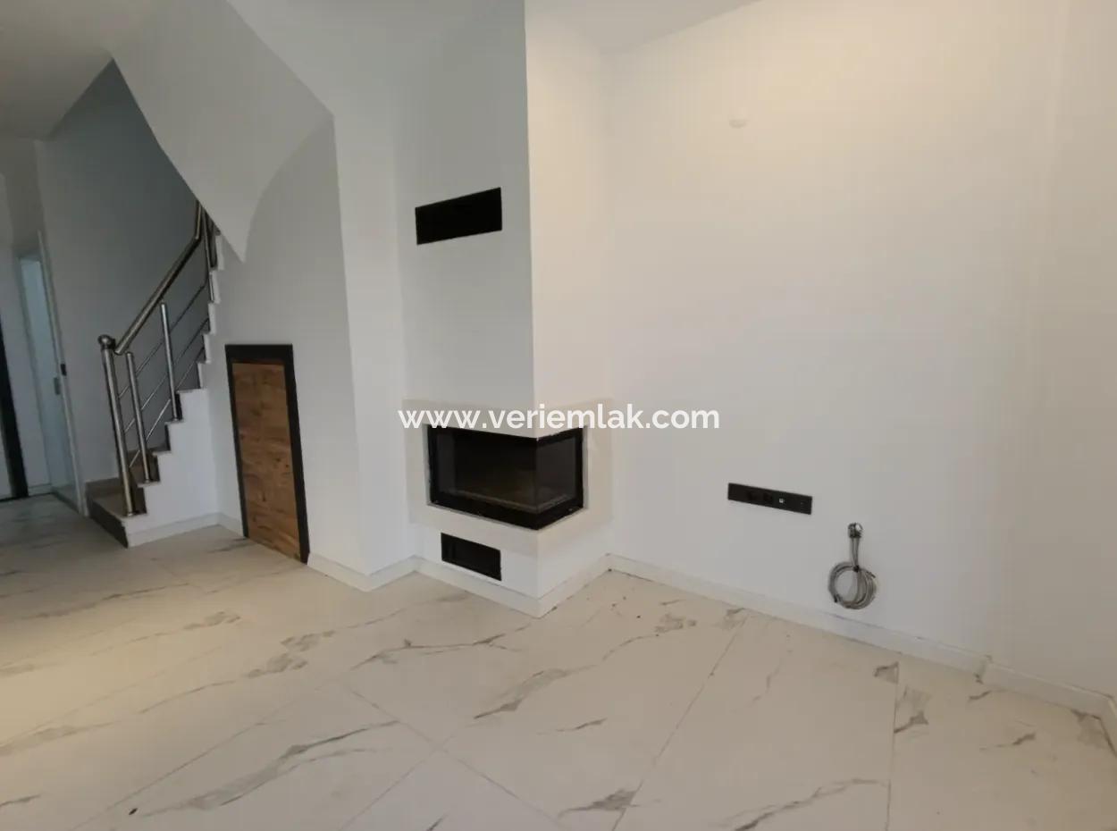 Villa Mit Kamin Und Meerblick In Seferihisar Akarca!