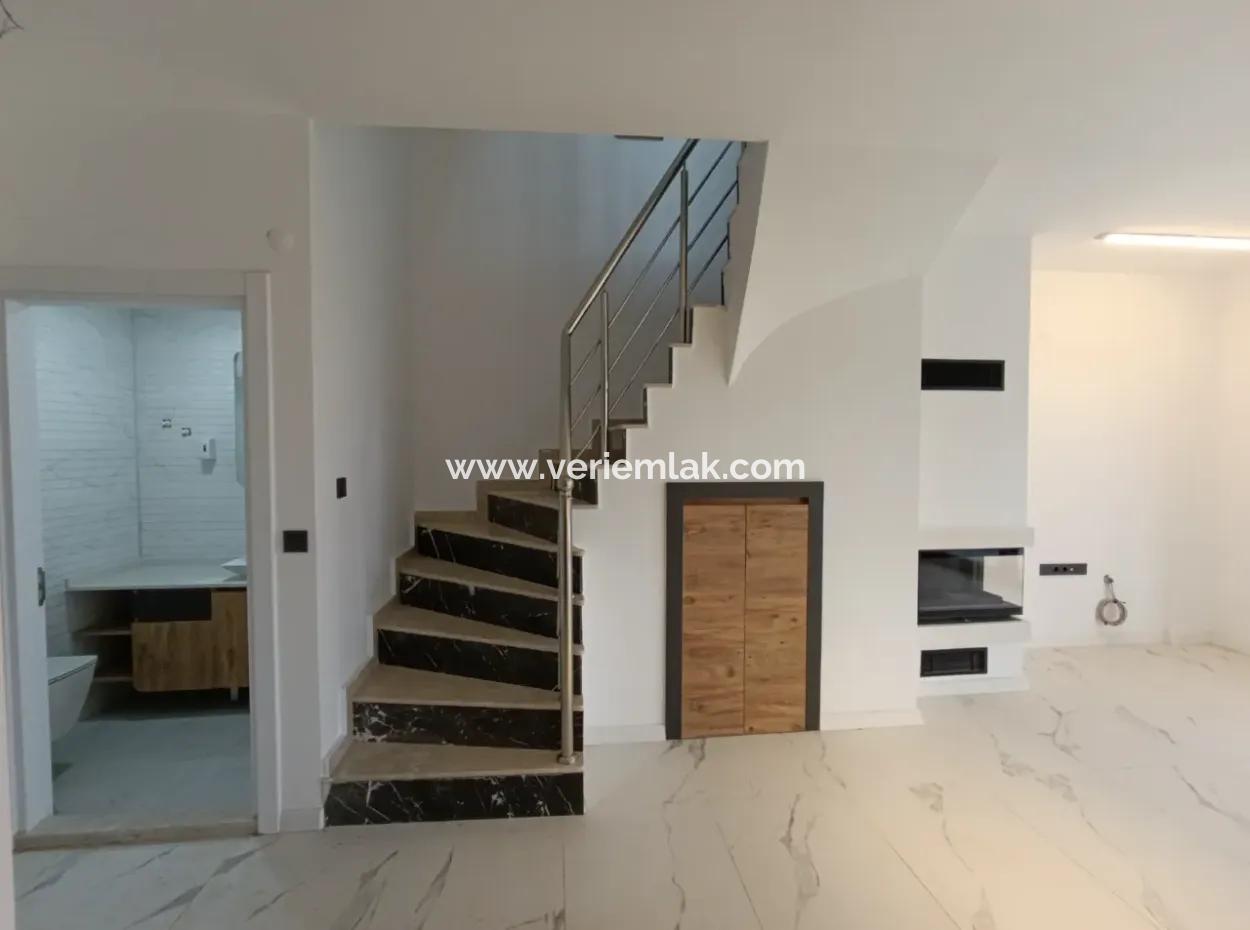 Villa Mit Kamin Und Meerblick In Seferihisar Akarca!