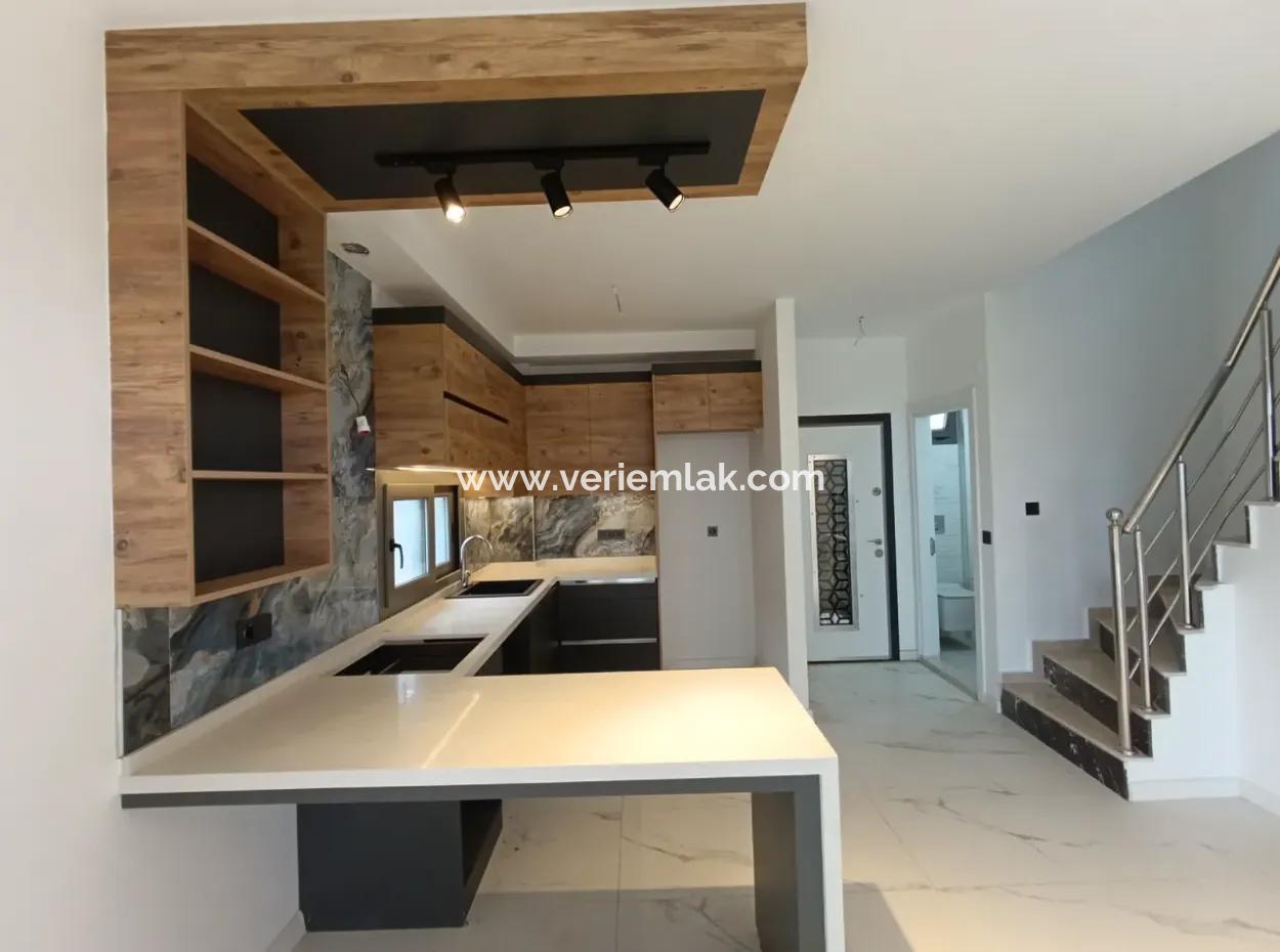 Villa Mit Kamin Und Meerblick In Seferihisar Akarca!