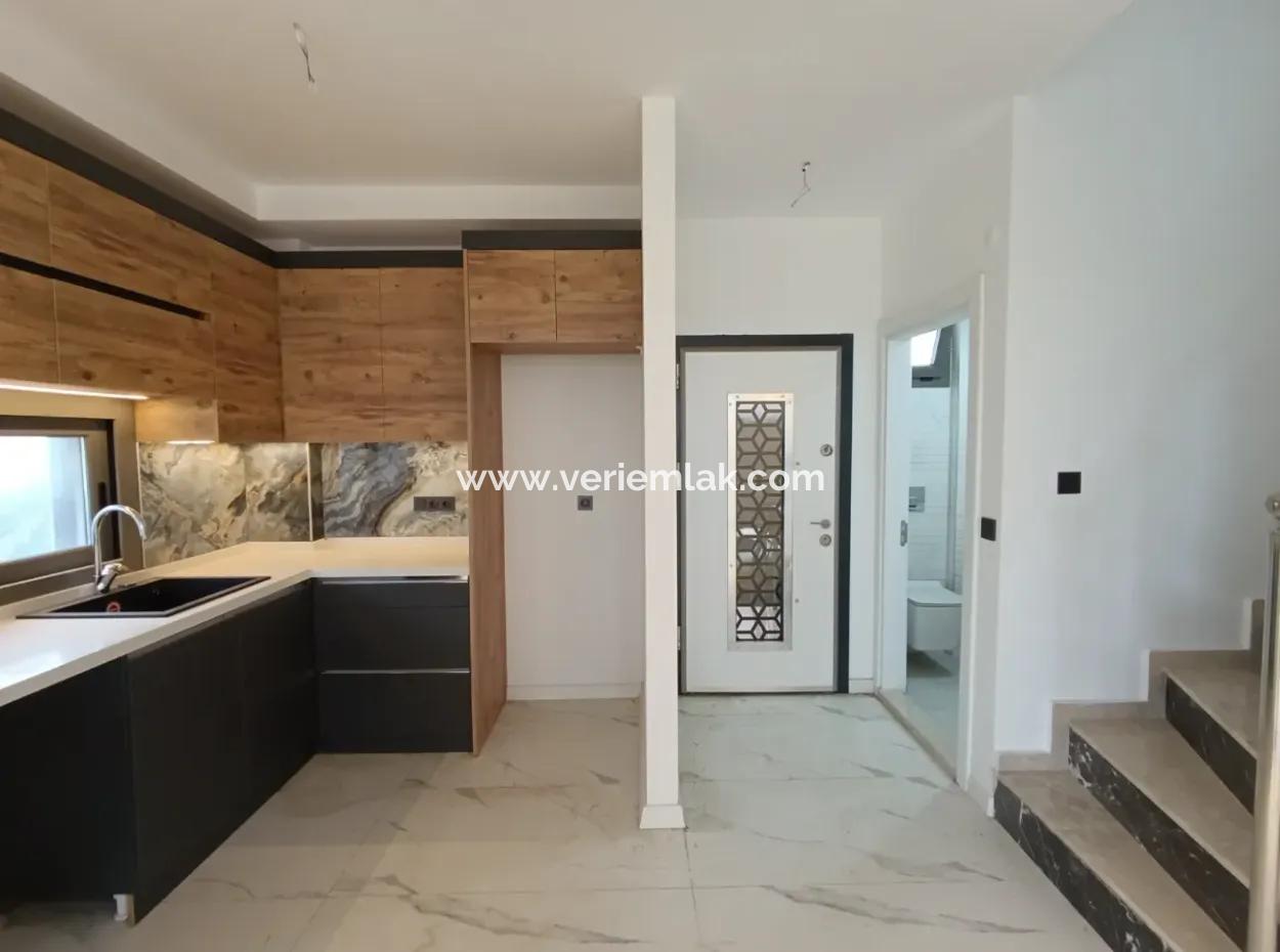 Villa Mit Kamin Und Meerblick In Seferihisar Akarca!