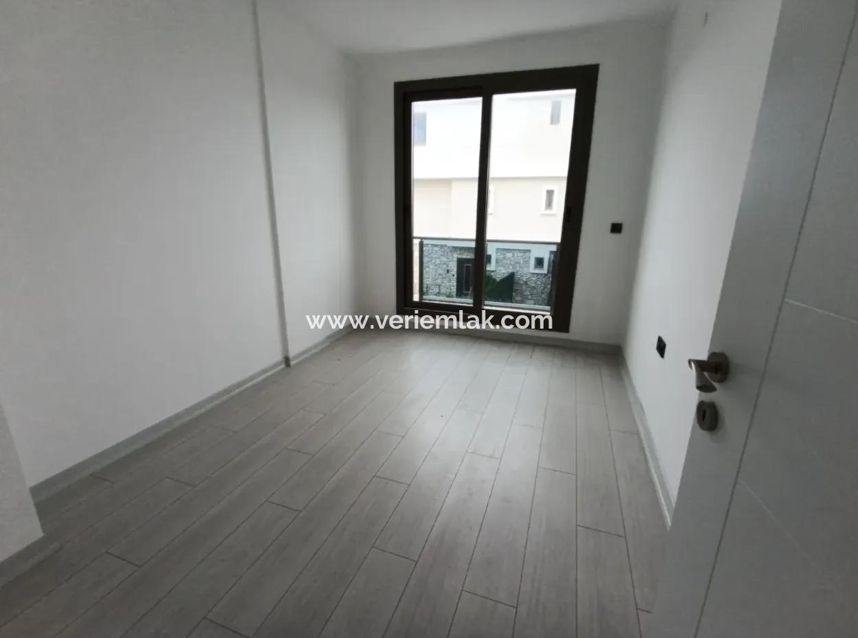 Villa Mit Kamin Und Meerblick In Seferihisar Akarca!