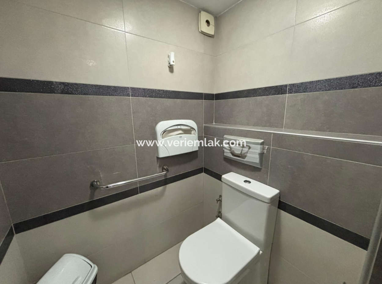 Prestigeträchtiger Arbeitsplatz In Ecklage Neben Der Konditorei Sevinc Im Elsancak!