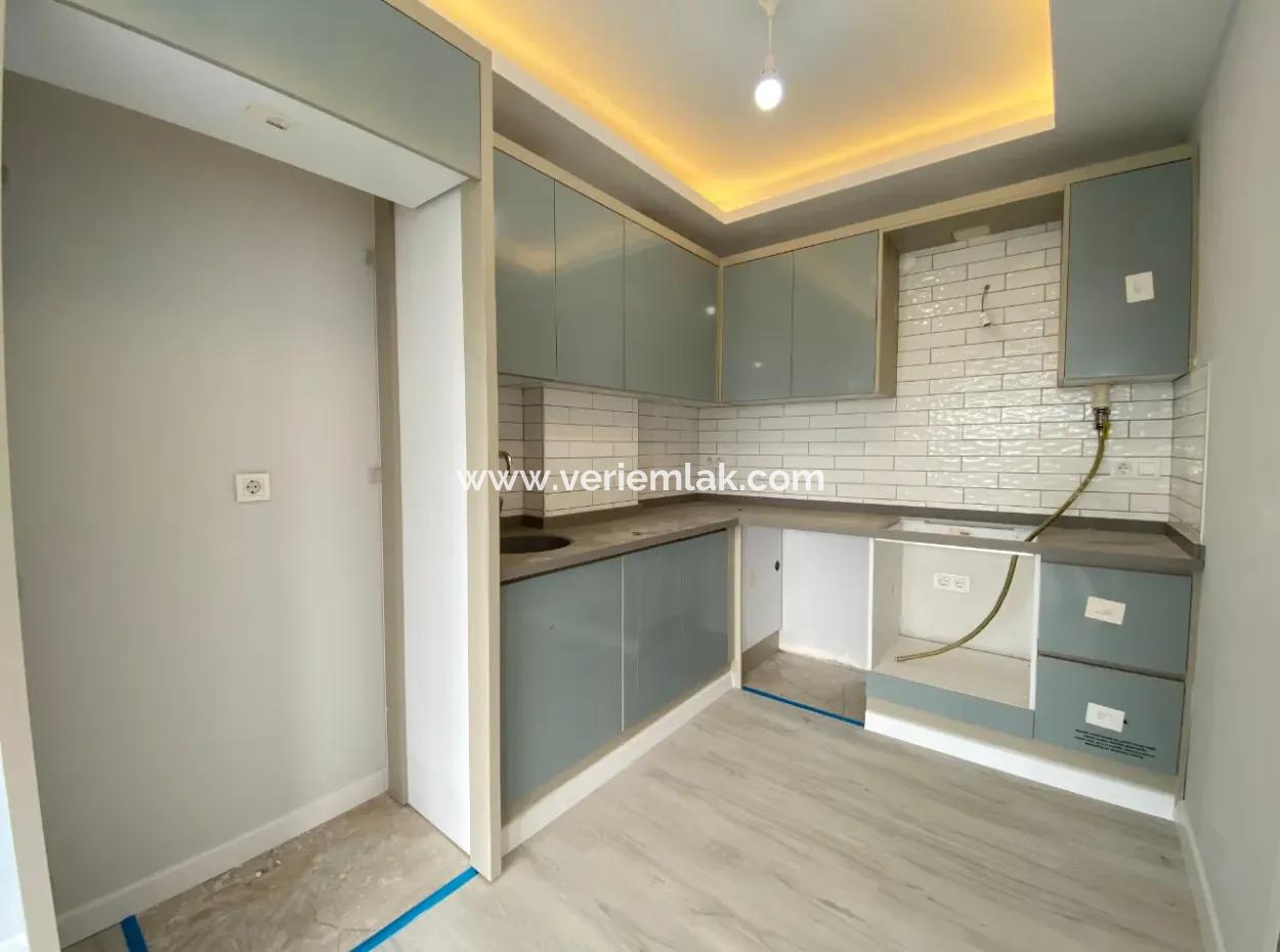 Geräumige Und Komfortable Wohnung Im Viertel Seferihisar Çolakibrahimbey