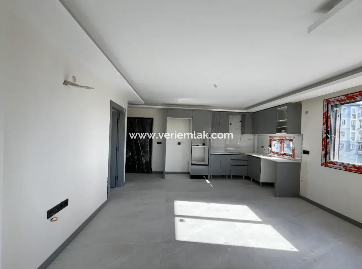 Luxuriöse Und Moderne 1 1 Apartments In Seferihisar Çolakibrahimbey Nachbarschaft