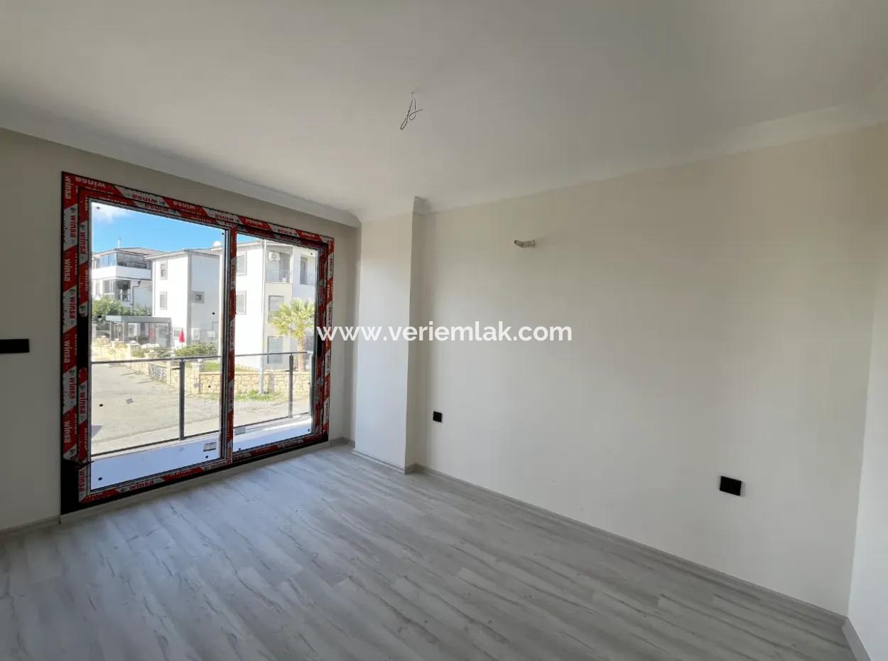 Luxuriöse Und Moderne 1 1 Apartments In Seferihisar Çolakibrahimbey Nachbarschaft