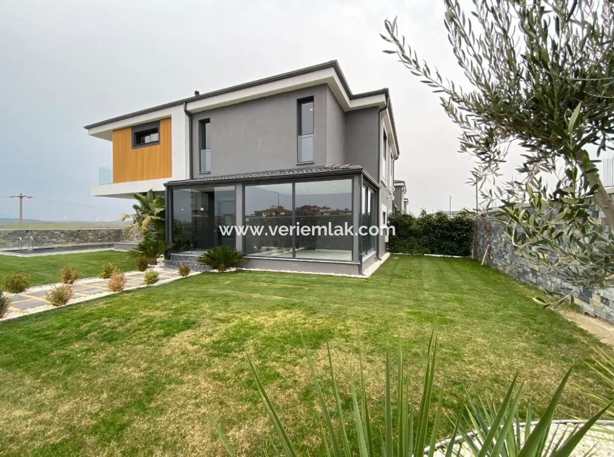 5 1 Villen Mit Freistehendem Pool In Düzce Bahcesehir Von Veri!