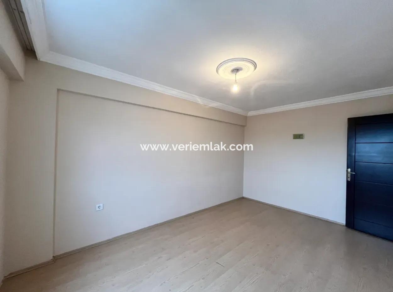 Geräumige 2 1 Wohnung Zum Verkauf In Einem Jungen Gebäude An Der Seferihisar Hospital Road