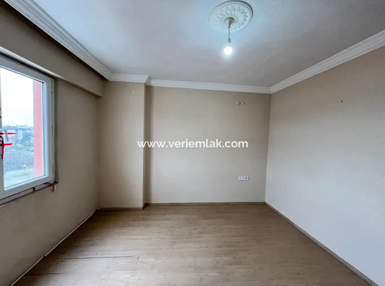 Geräumige 2 1 Wohnung Zum Verkauf In Einem Jungen Gebäude An Der Seferihisar Hospital Road