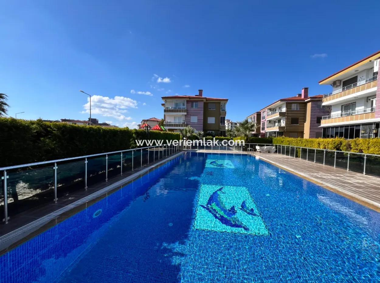 3 1 Wohnung Zu Verkaufen Im Bezirk Seferihisar Camikebir, Bezirk Gözsüzler, In Einem Komplex Mit Pool