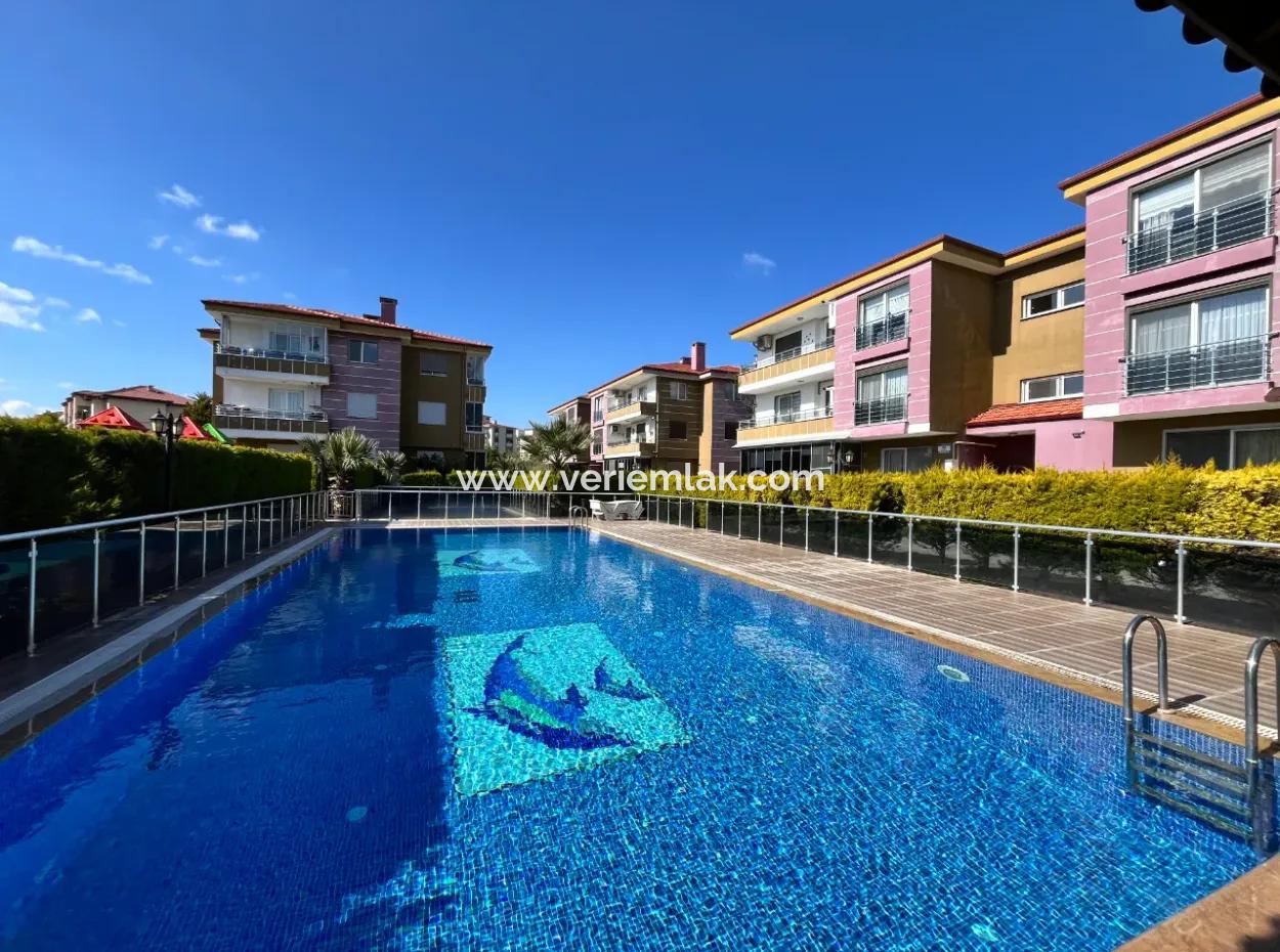 3 1 Wohnung Zu Verkaufen Im Bezirk Seferihisar Camikebir, Bezirk Gözsüzler, In Einem Komplex Mit Pool