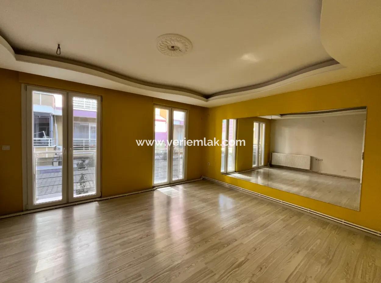 3 1 Wohnung Zu Verkaufen Im Bezirk Seferihisar Camikebir, Bezirk Gözsüzler, In Einem Komplex Mit Pool