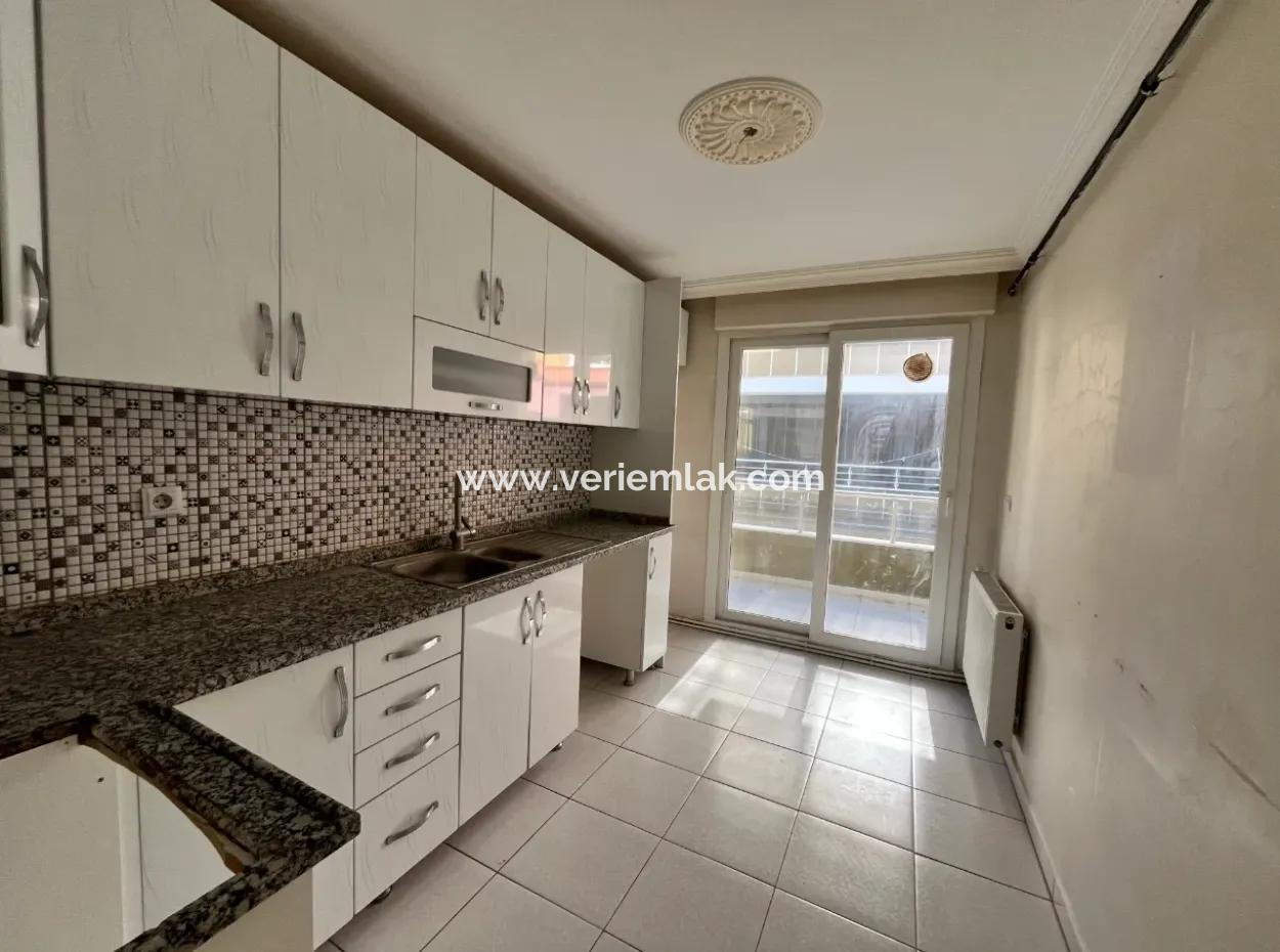 3 1 Wohnung Zu Verkaufen Im Bezirk Seferihisar Camikebir, Bezirk Gözsüzler, In Einem Komplex Mit Pool