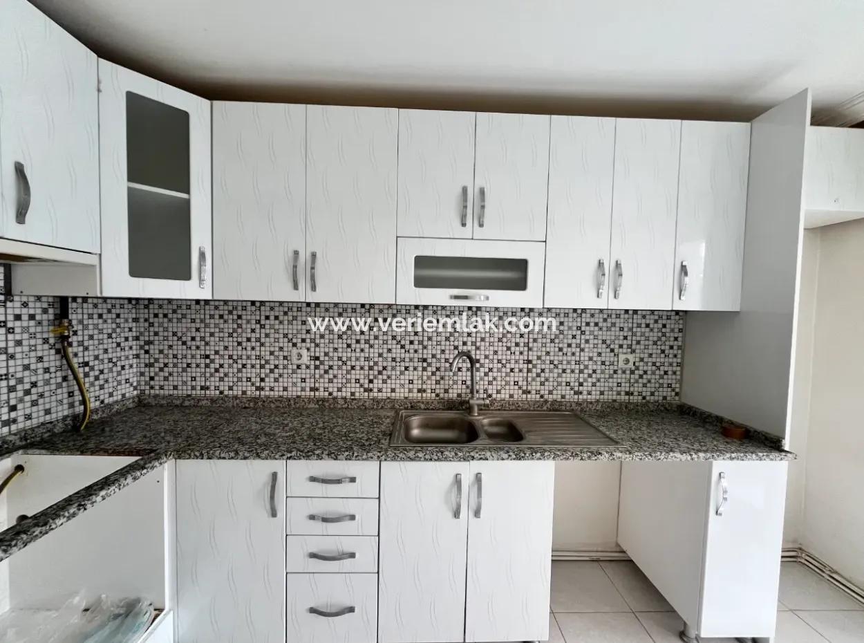 3 1 Wohnung Zu Verkaufen Im Bezirk Seferihisar Camikebir, Bezirk Gözsüzler, In Einem Komplex Mit Pool