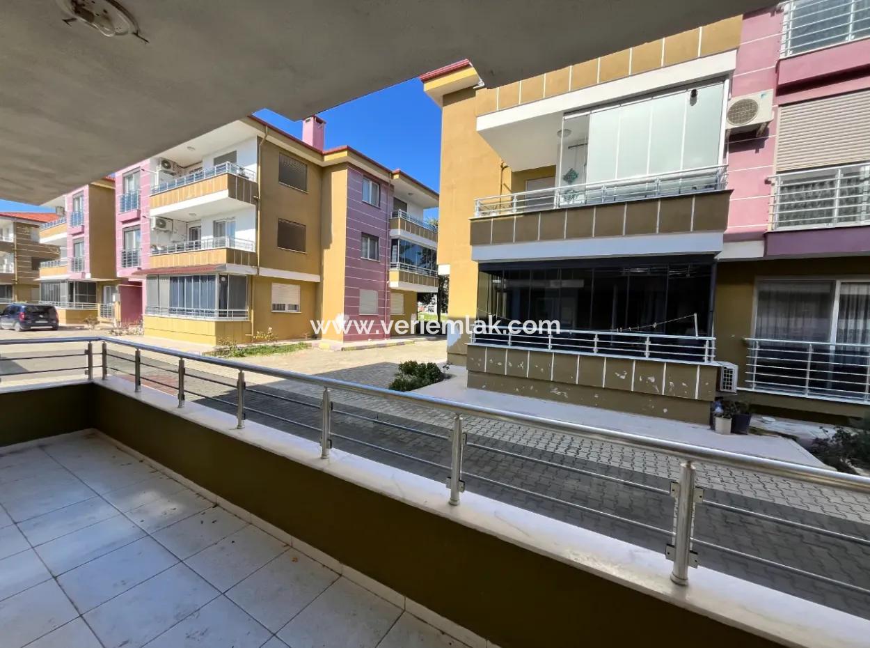 3 1 Wohnung Zu Verkaufen Im Bezirk Seferihisar Camikebir, Bezirk Gözsüzler, In Einem Komplex Mit Pool