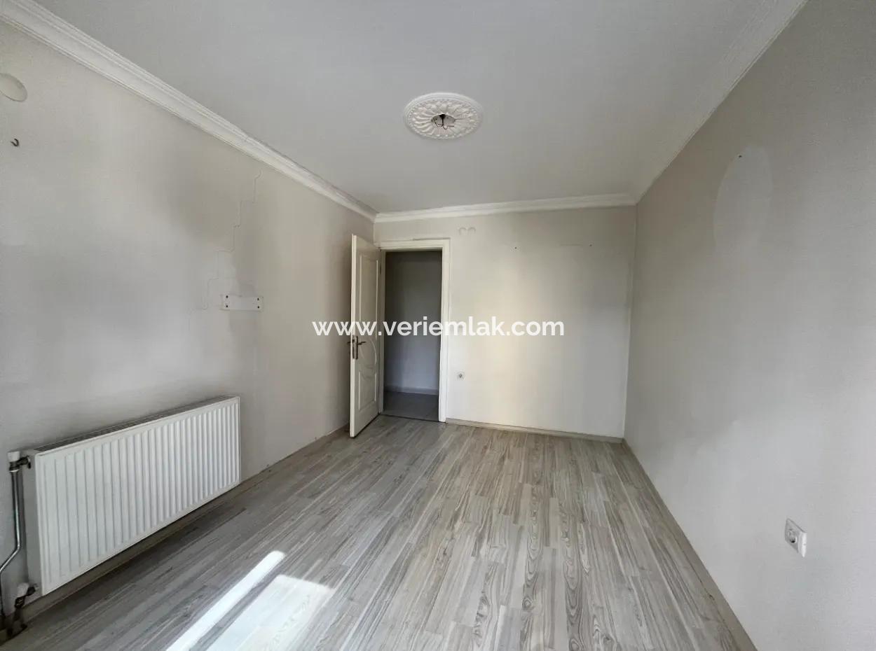 3 1 Wohnung Zu Verkaufen Im Bezirk Seferihisar Camikebir, Bezirk Gözsüzler, In Einem Komplex Mit Pool