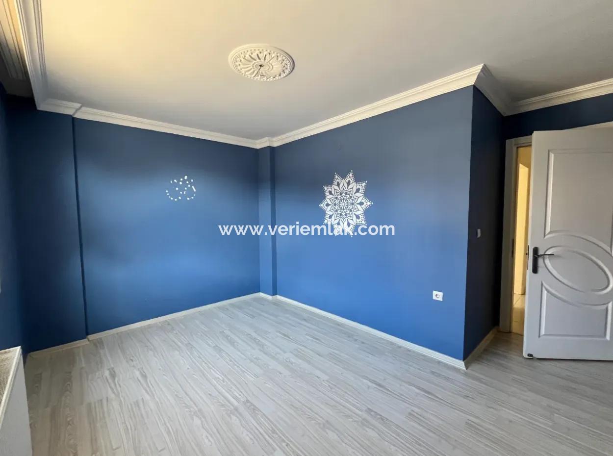 3 1 Wohnung Zu Verkaufen Im Bezirk Seferihisar Camikebir, Bezirk Gözsüzler, In Einem Komplex Mit Pool