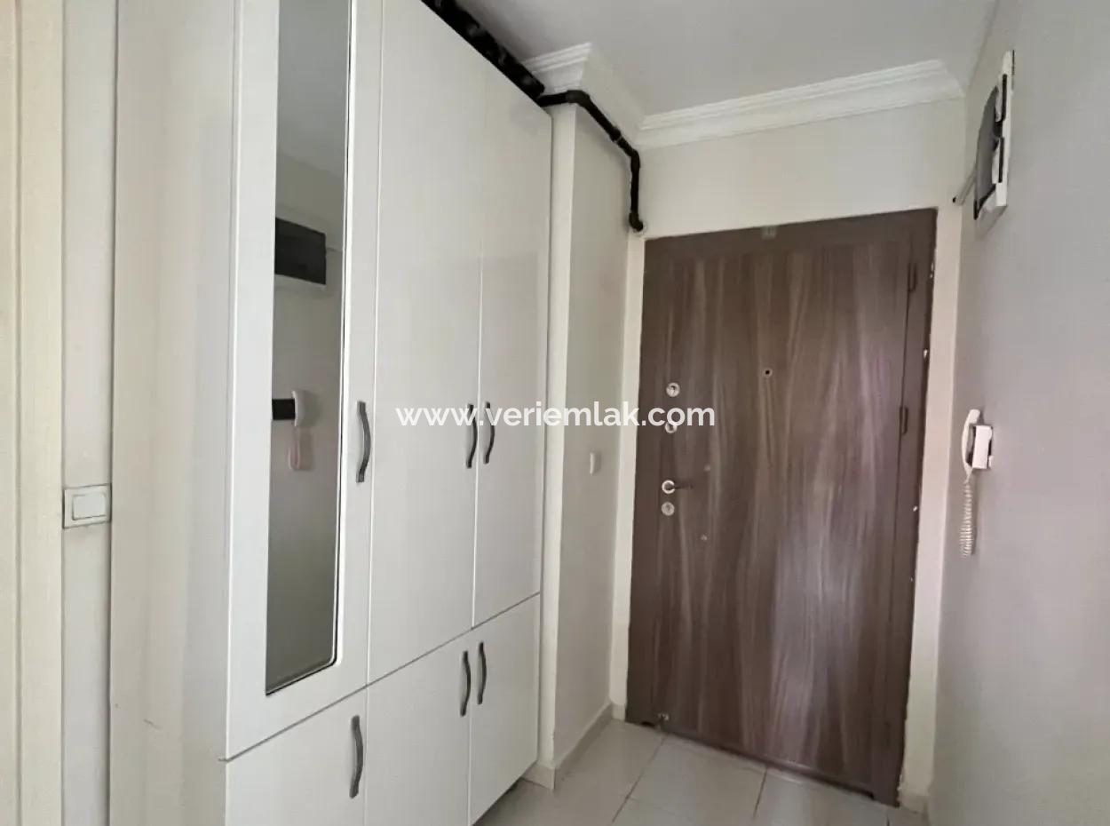 3 1 Wohnung Zu Verkaufen Im Bezirk Seferihisar Camikebir, Bezirk Gözsüzler, In Einem Komplex Mit Pool