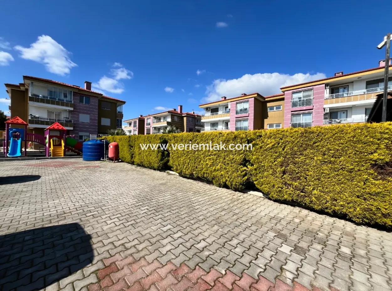 3 1 Wohnung Zu Verkaufen Im Bezirk Seferihisar Camikebir, Bezirk Gözsüzler, In Einem Komplex Mit Pool