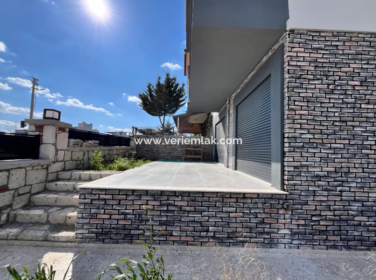 4 Schlafzimmer 1 Wohnzimmer Brandneue Villa Zum Verkauf Mit Grossem Garten In Seferhisar Akarca