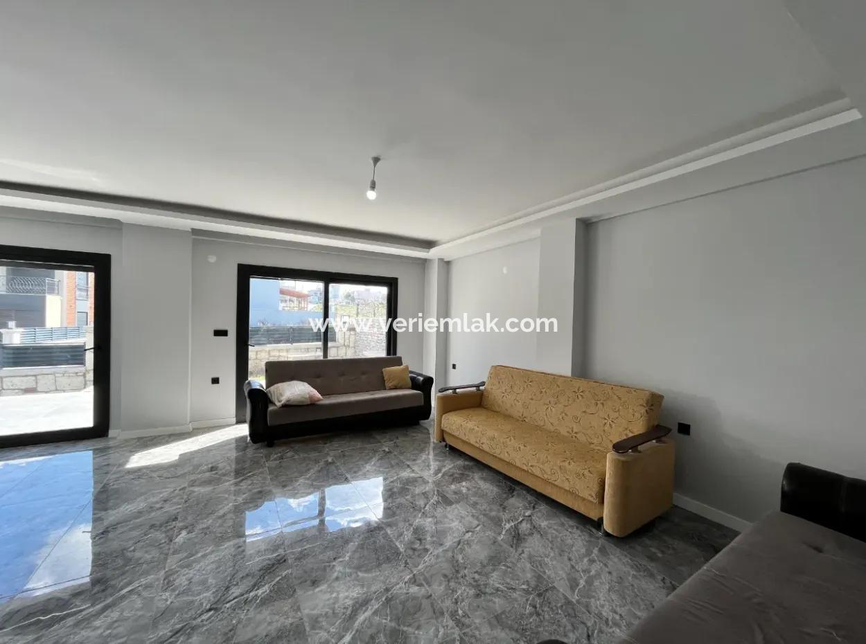 4 Schlafzimmer 1 Wohnzimmer Brandneue Villa Zum Verkauf Mit Grossem Garten In Seferhisar Akarca